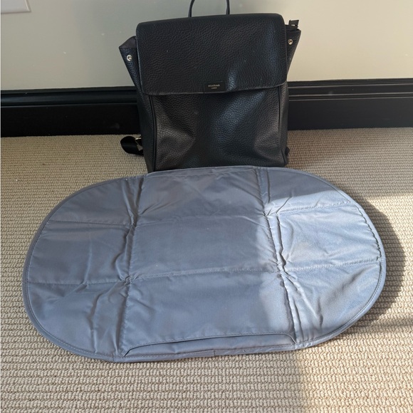 Storksak St. James Leather Diaper Bag - Picture 6 of 6